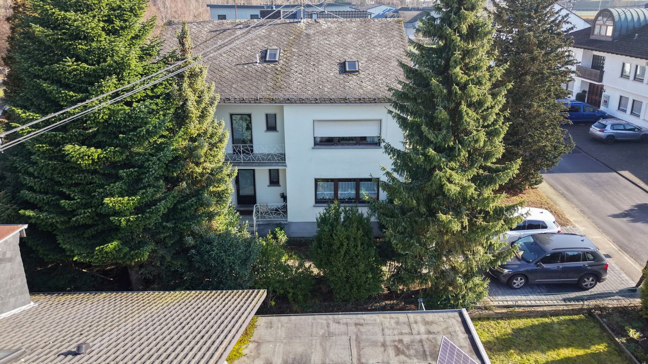 Top gepflegtes Zwei-Familien-Haus mit großem Garten in bester Lage von Wallmerod!