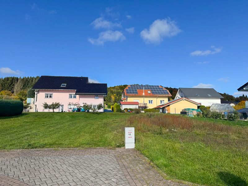 Großzügiges Grundstück in ruhiger Seitenstraße- mit guter Anbindung ideal für Pendler