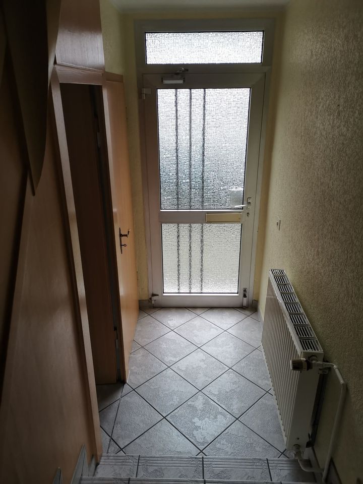 Reihenmittelhaus mit Doppel-Garage und viel Potenzial in Duisburg-Rheinhausen