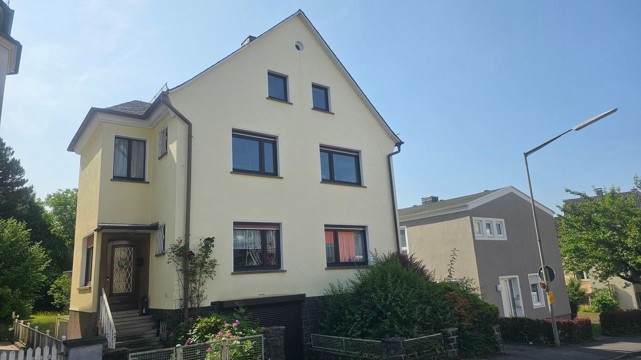 Gepflegtes Mehrfamilienhaus (3 WE) mit lichtdurchfluteten Wintergärten in hervorragender Stadtlage!