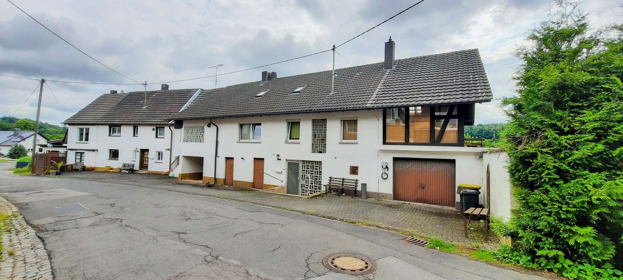 Kapitalanleger aufgepasst! Vermietetes 5-Parteienhaus in ruhiger Lage von Nümbrecht!
