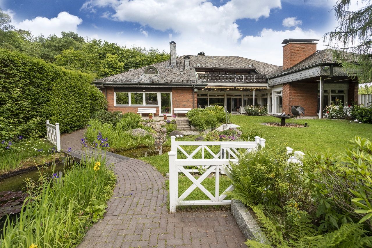 Exklusives Wohnen am Fleyer Wald – Herrschaftliches Anwesen mit Pferdestallungen, Pool u.v.m
