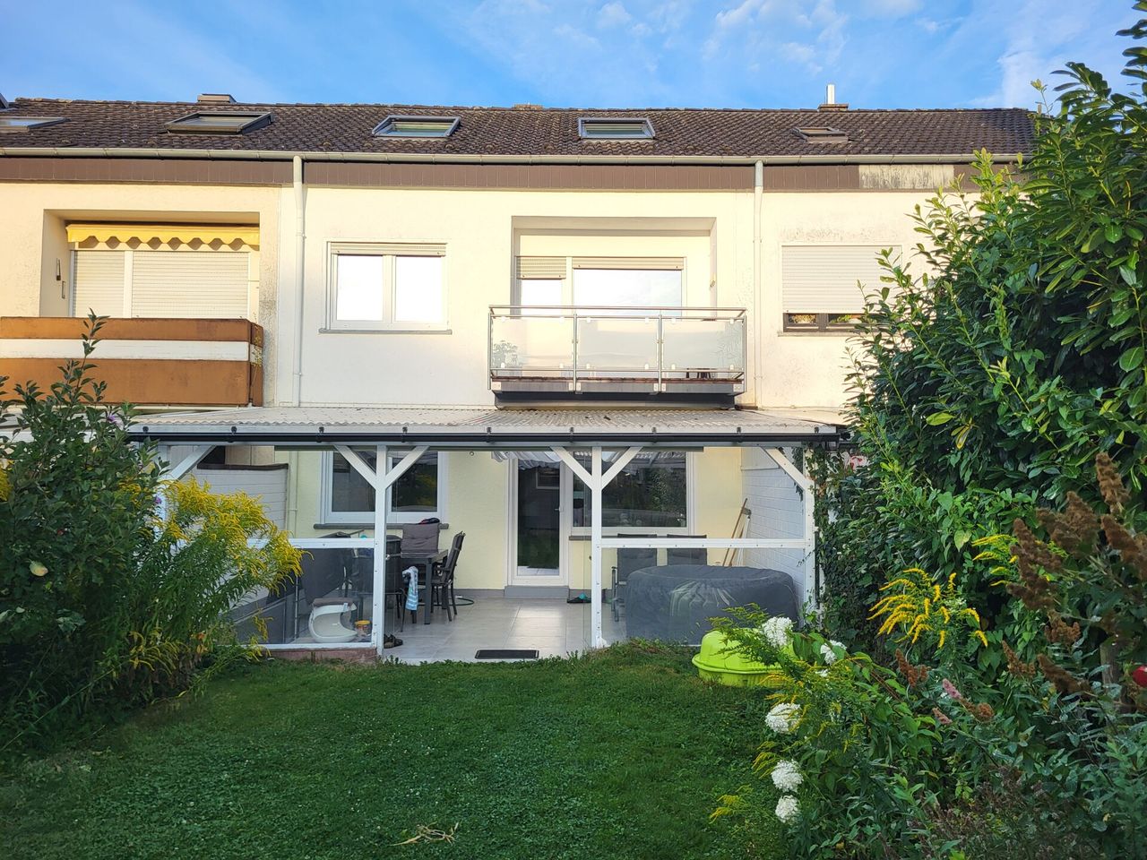 Reinkommen und wohlfühlen – Modernisiertes Reihenmittelhaus in Montabaur mit gemütlichem Garten!