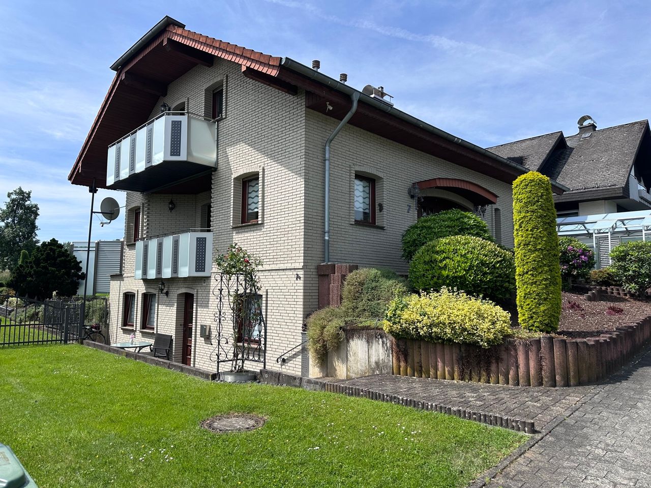 Exklusive Immobilie mit Einliegerwohnung in Dernbach – Wohnen auf höchstem Niveau!