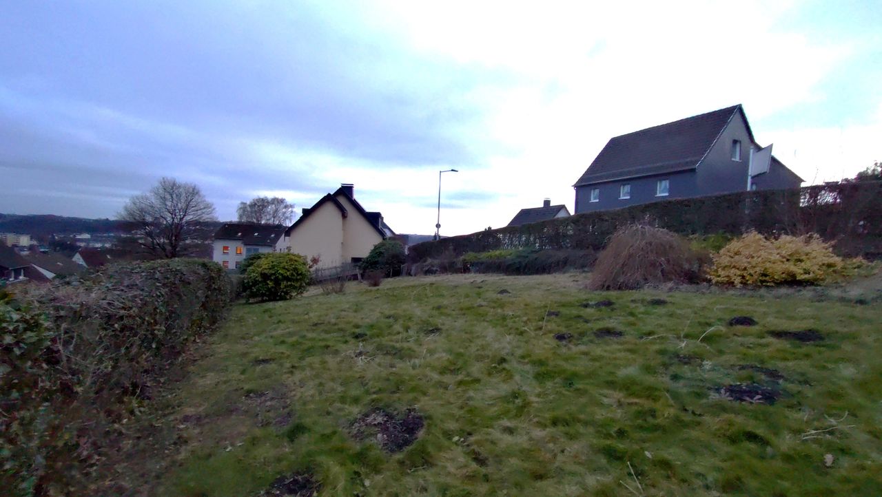 Baugrundstück für Einfamilienhaus, Reihenhaus oder Doppelhaushälfte