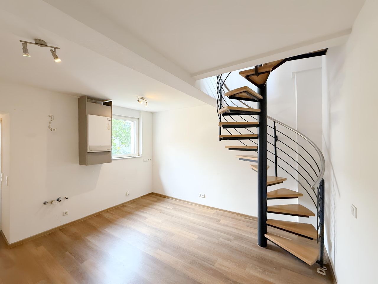 GROßZÜGIGE MASIONETTE WOHNUNG IN KREFELDER INNENSTADT ZU MIETEN!