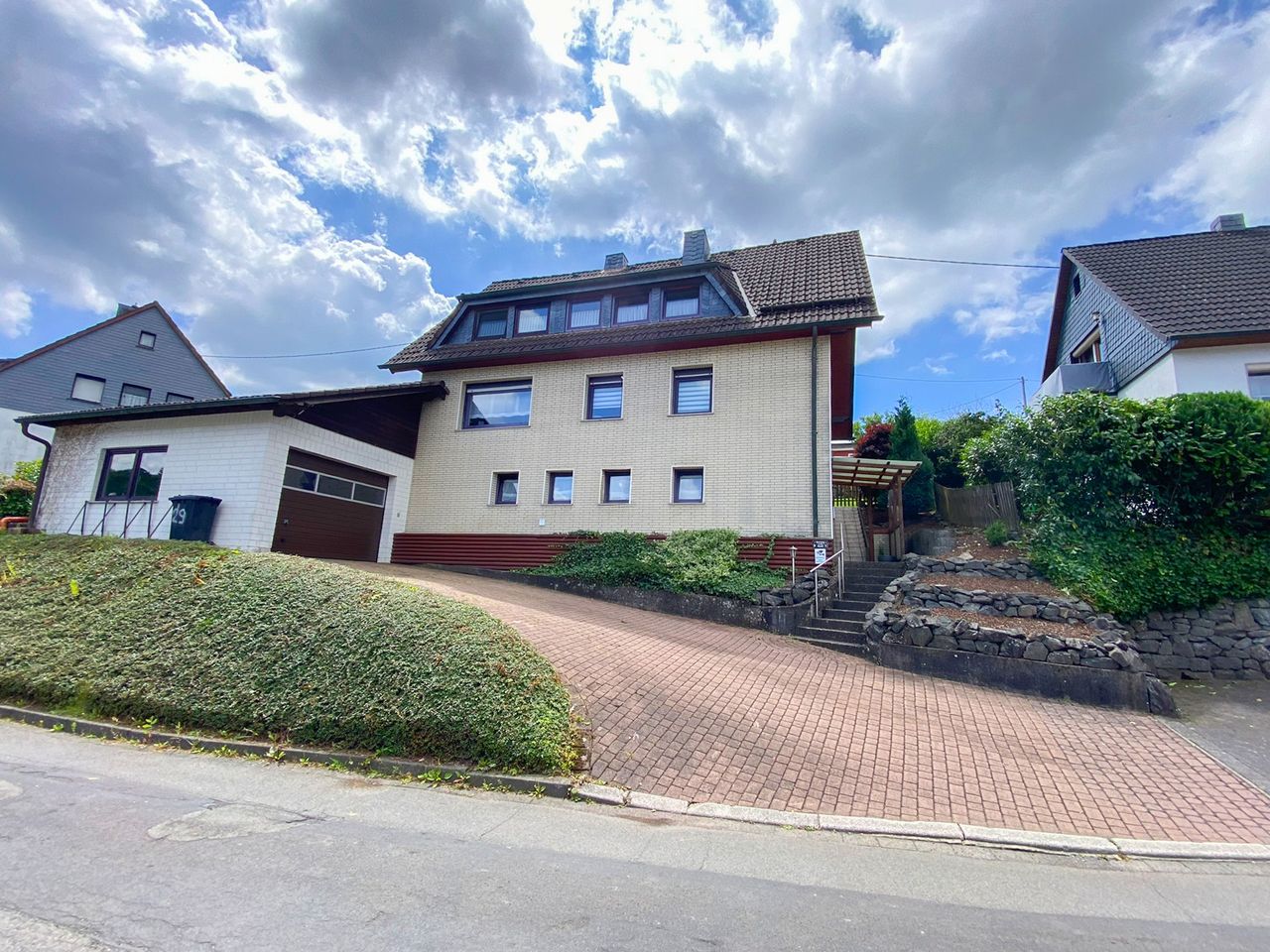 Gepflegtes Zweifamilienhaus in ruhiger Wohnlage von Morsbach – nahe Zentrum!