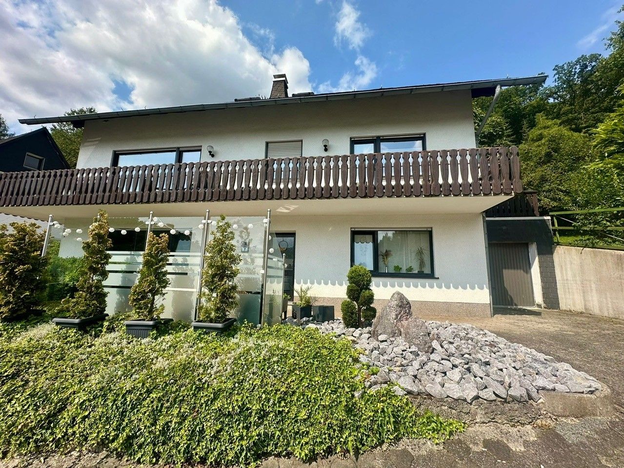 Straßenansicht Sommer