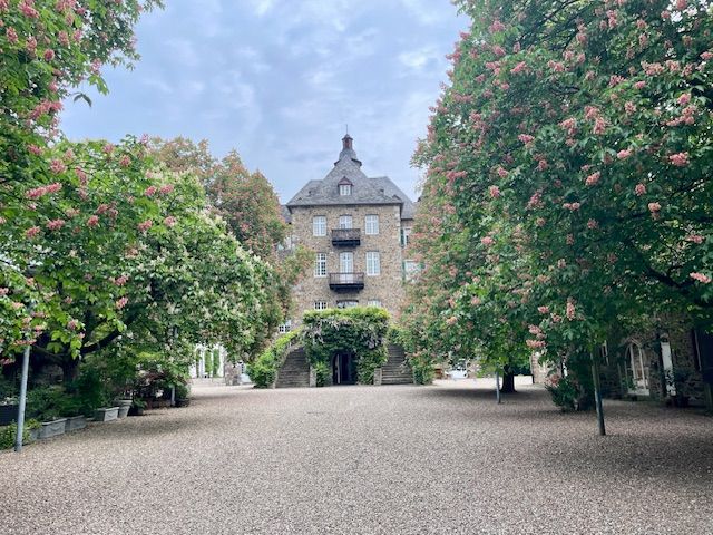 Aussergewöhnliche Maisonettewohnung im Schloss Allner  Ihr neues Zuhause wartet!