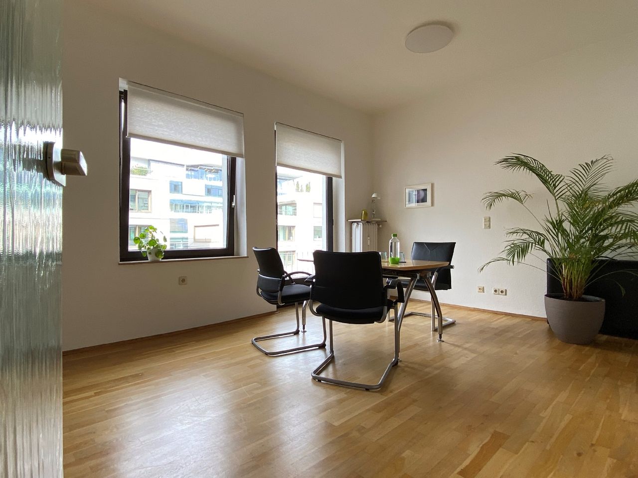 ZENTRAL GELEGENES BÜRO IM HERZEN DER KREFELDER INNENSTADT ZU VERMIETEN!