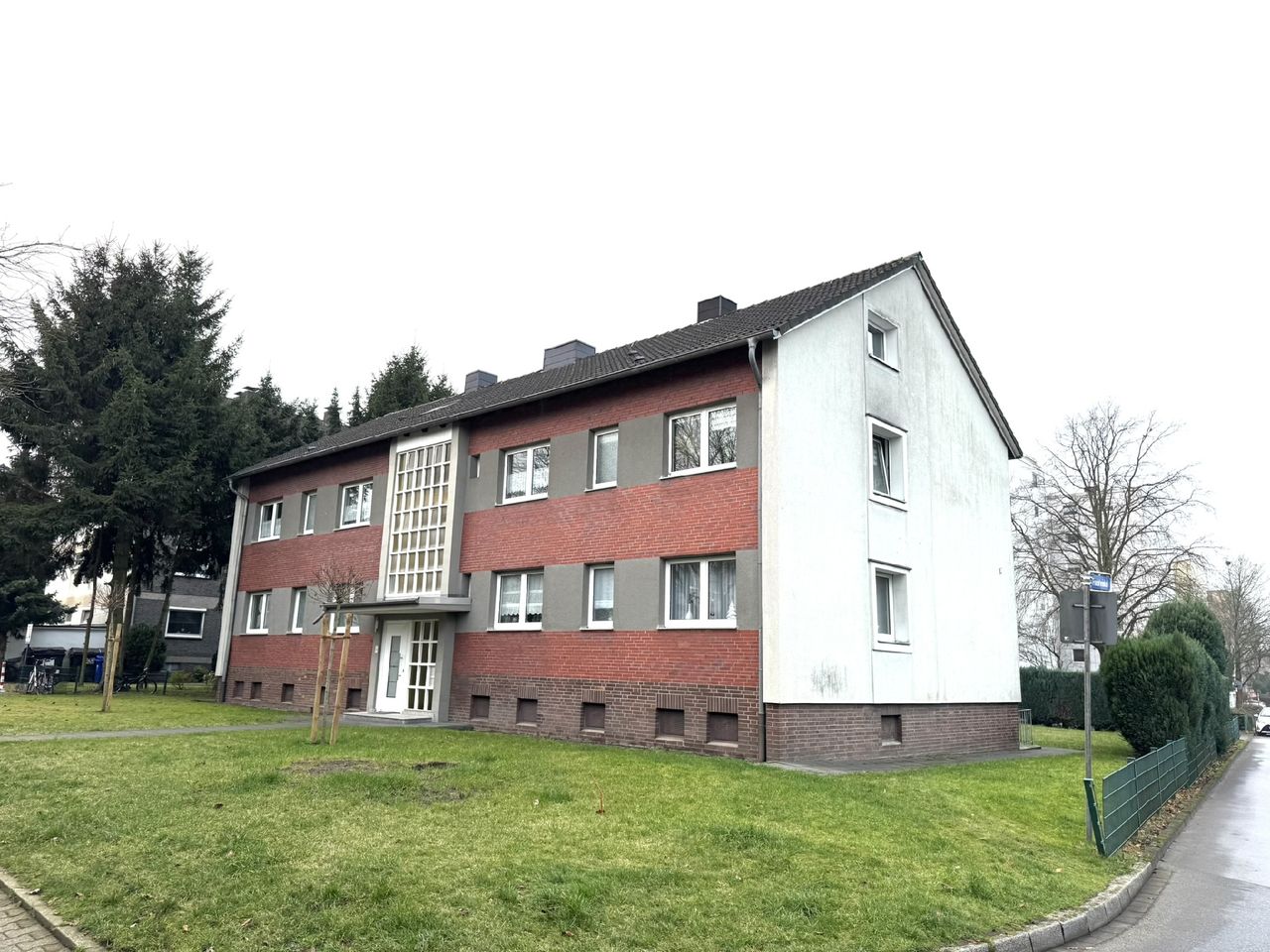 5-Familienhaus mit 2 Garagenhöfen (28 Garagen) in Gladbeck!