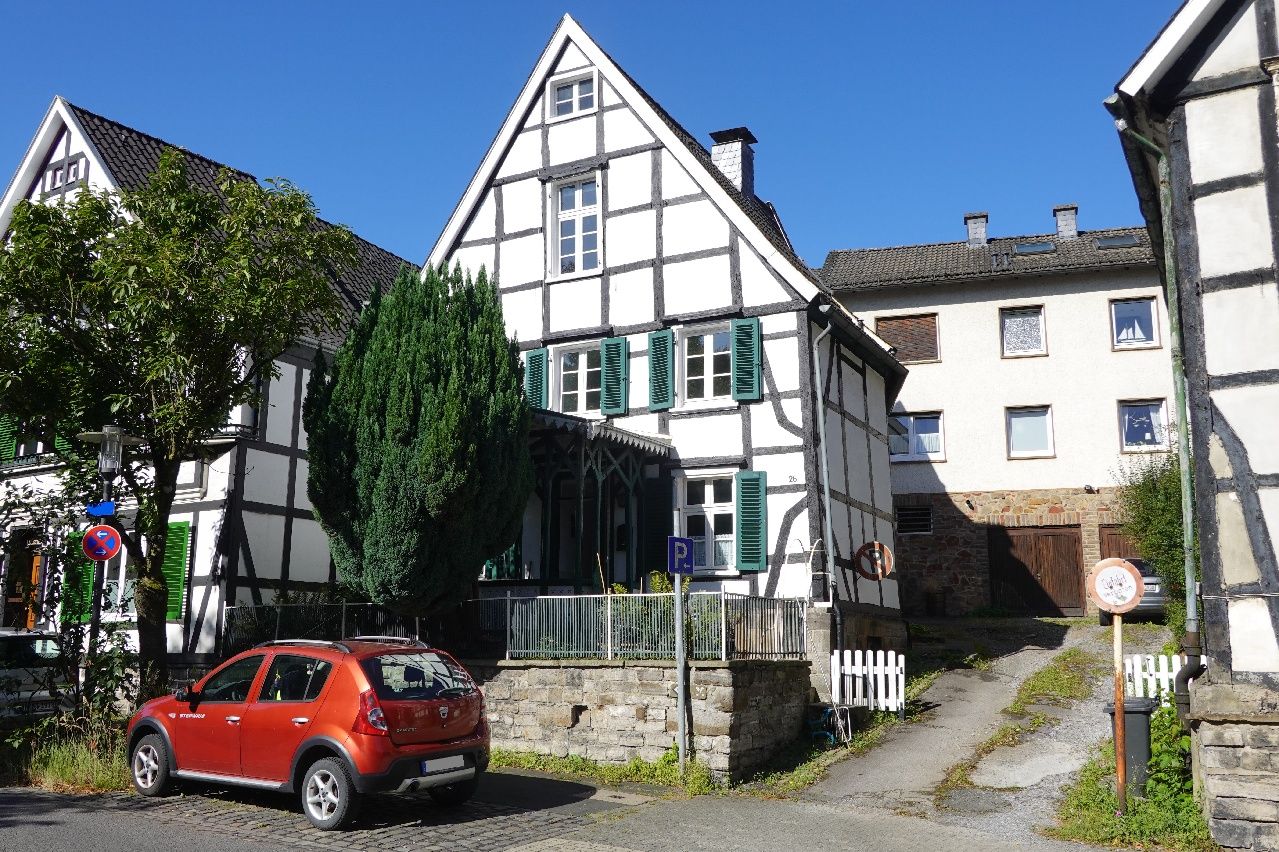 Modernisiertes ca. 150 m² großes Fachwerkhaus mit zwei Wohneinheiten zentral in Hagen- Hohenlimburg