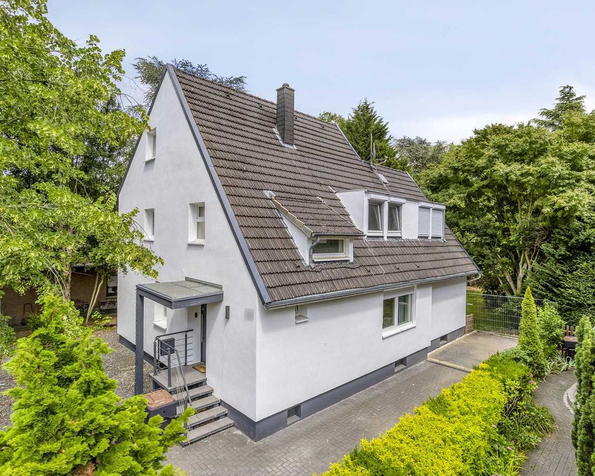 Saniertes, freistehendes Einfamilienhaus auf großzügigem Grundstück in Düsseldorf-Angermund