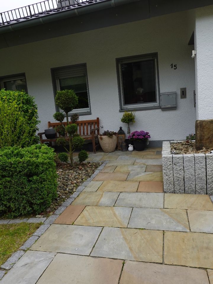 Eingangsbereich mit Vorgarten