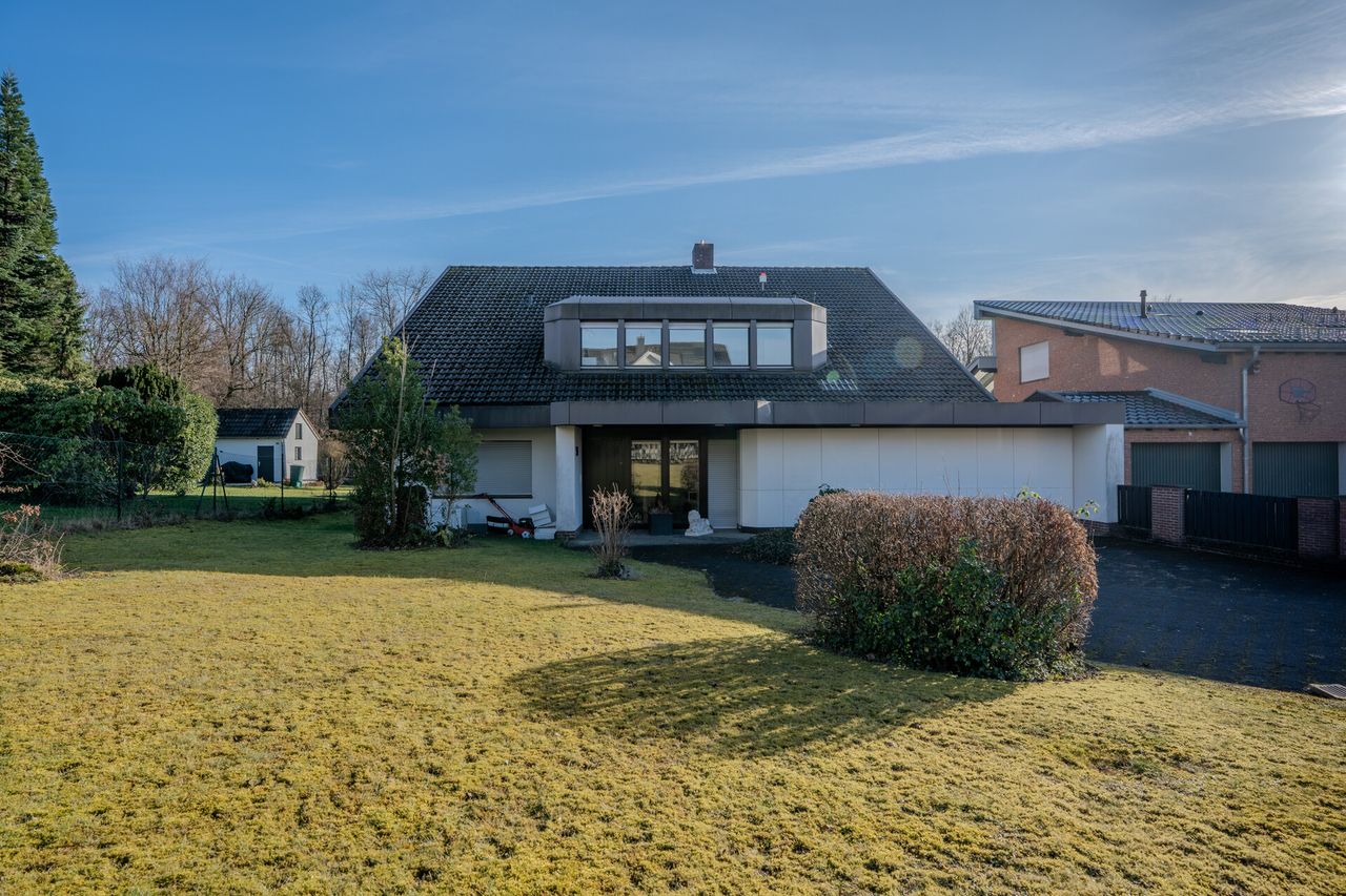 Wohnen auf fast 300m² mit Pool, Garten und Einliegerwohnung!