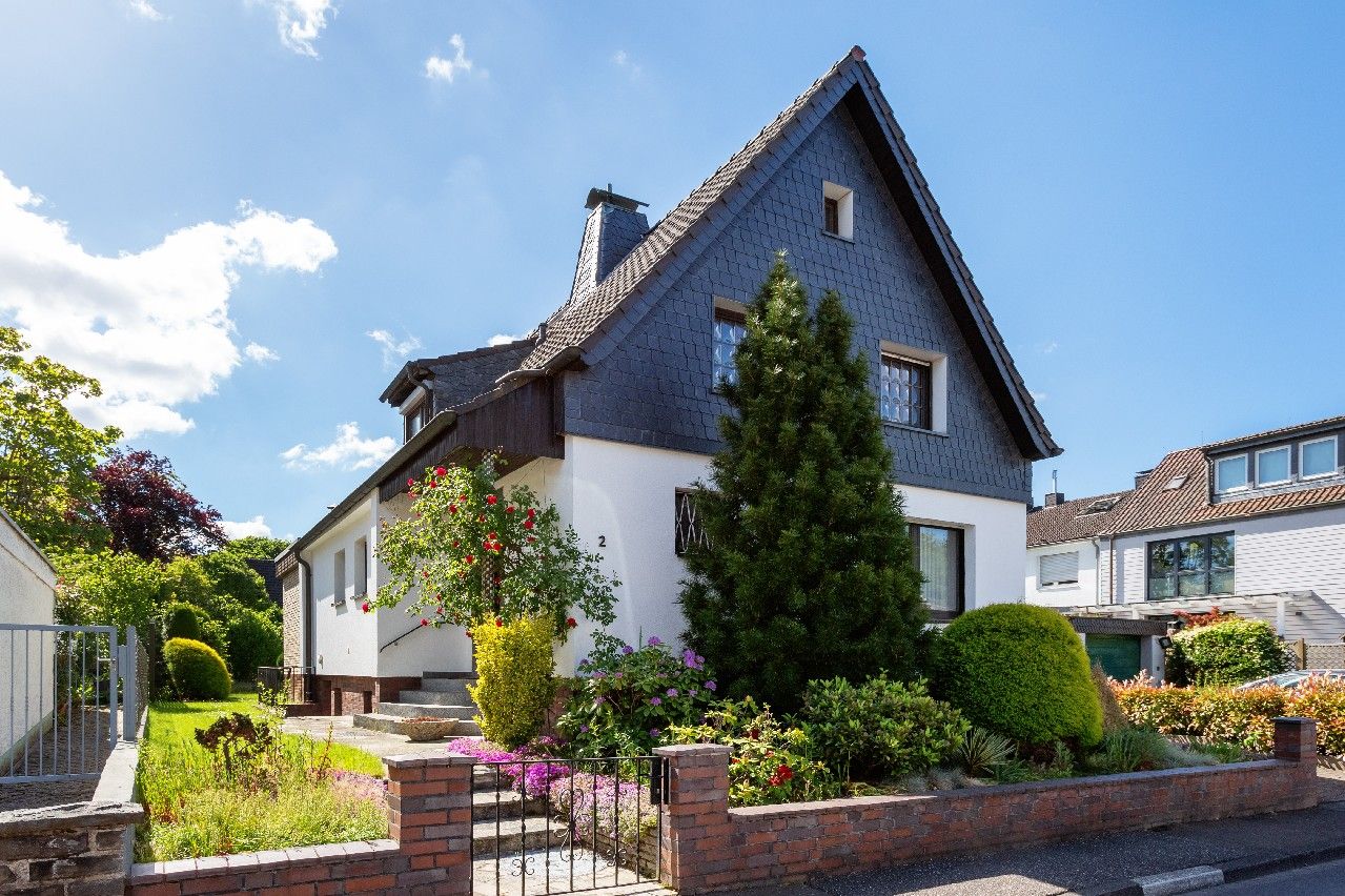 NEU: Freistehendes Einfamilienhaus mit 5 Zimmern, übergroßer Garage, Sackgassenlage uvm.