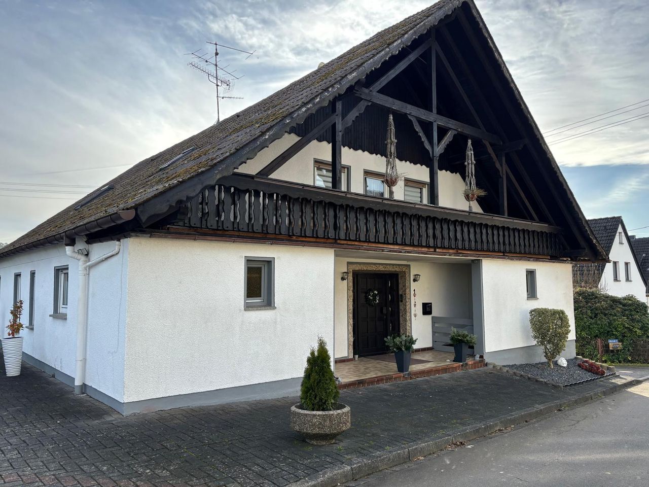 Großzügige Immobilie mit über 300 m² Wohnfläche in der VG Puderbach!