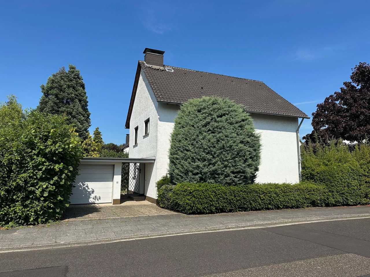 Attraktives Einfamilienhaus in ruhiger Wohnlage mit guter Anbindung – ca. 15 Min. vom Zentrum entfernt!