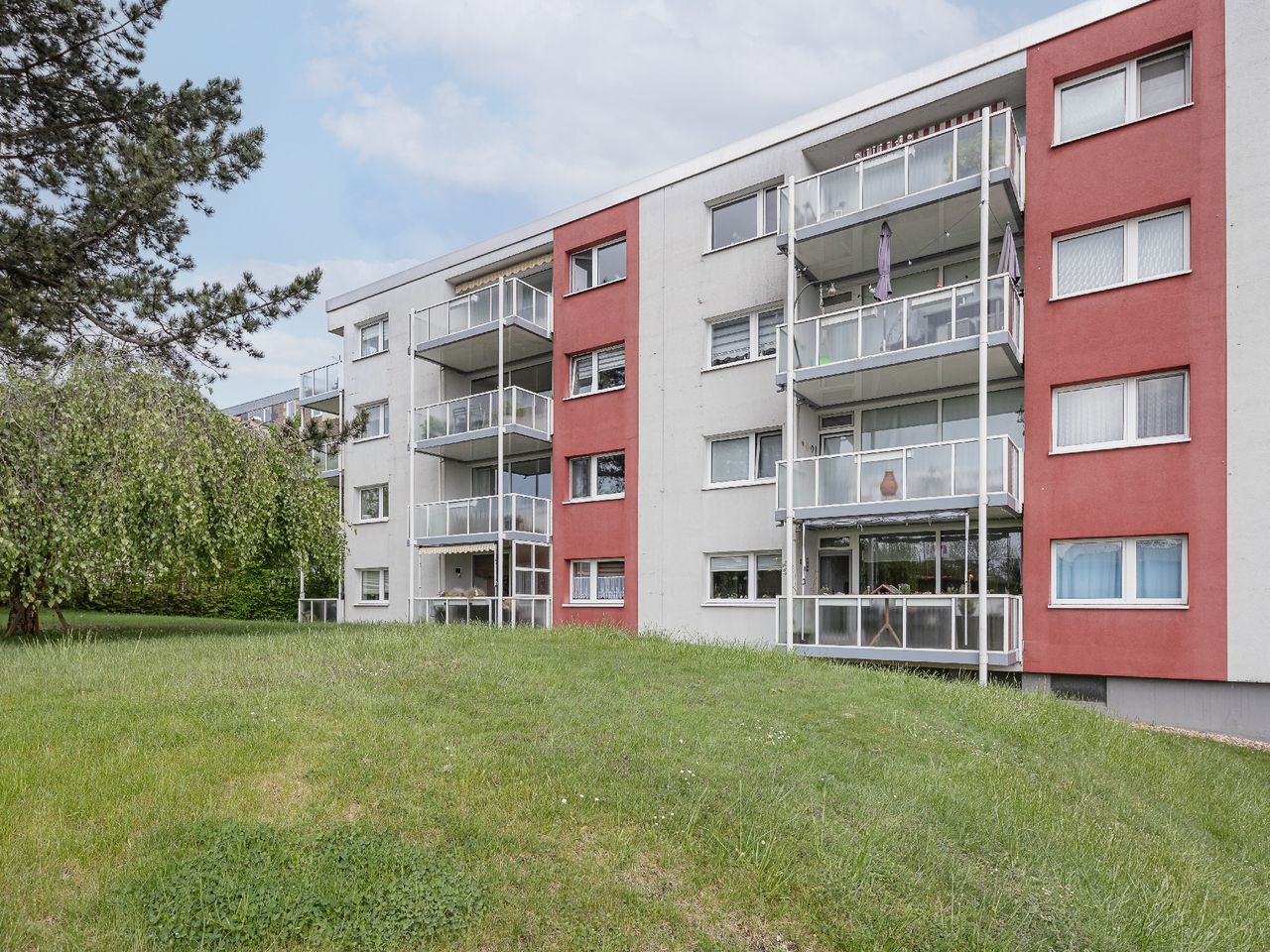 Alles, was das Herz begehrt: Lichtdurchflutete Eigentumswohnung mit Loggia und Stellplatz