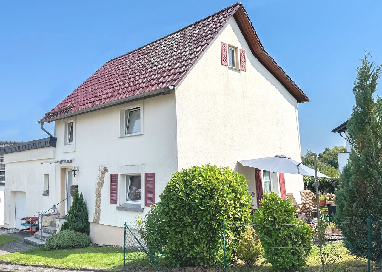 Frei ab dem 01.01.2026 – Ehem. gemütliches Bauernhaus top renoviert mit Garage und moderner Technik