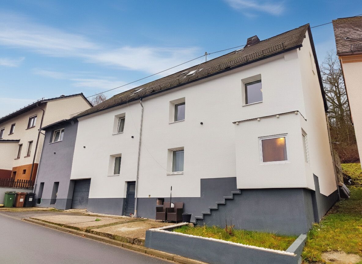 Massiv gebautes Doppelhaus mit Garten, Terrasse und Erweiterungspotenzial!