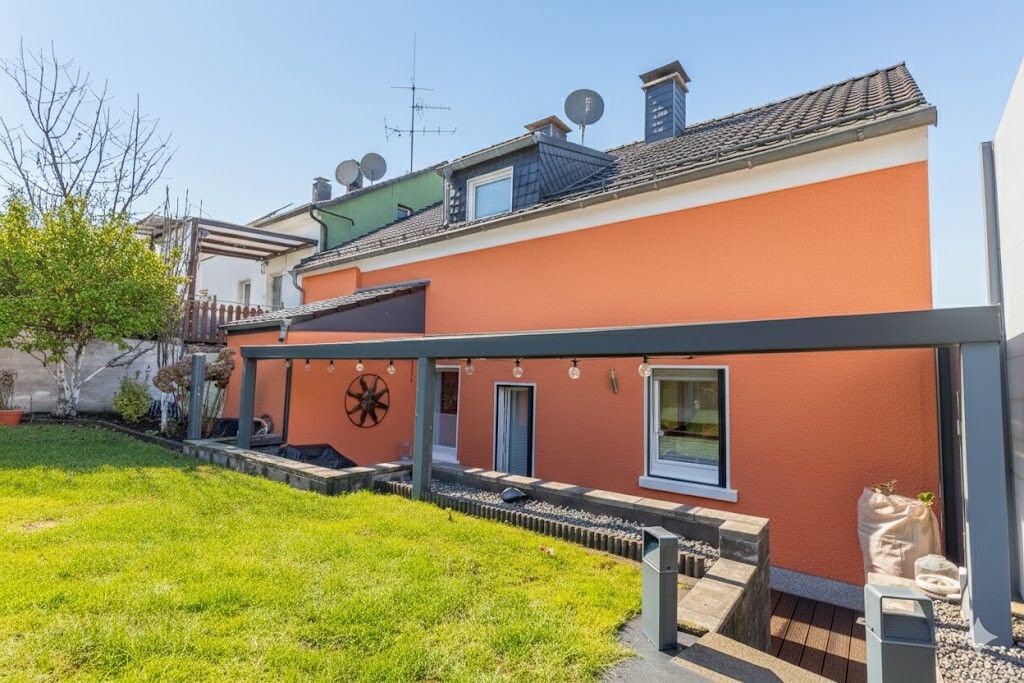 Modernes freistehendes ca. 130 m² großes Stadthaus mit schönem Garten  in  zentraler Lage