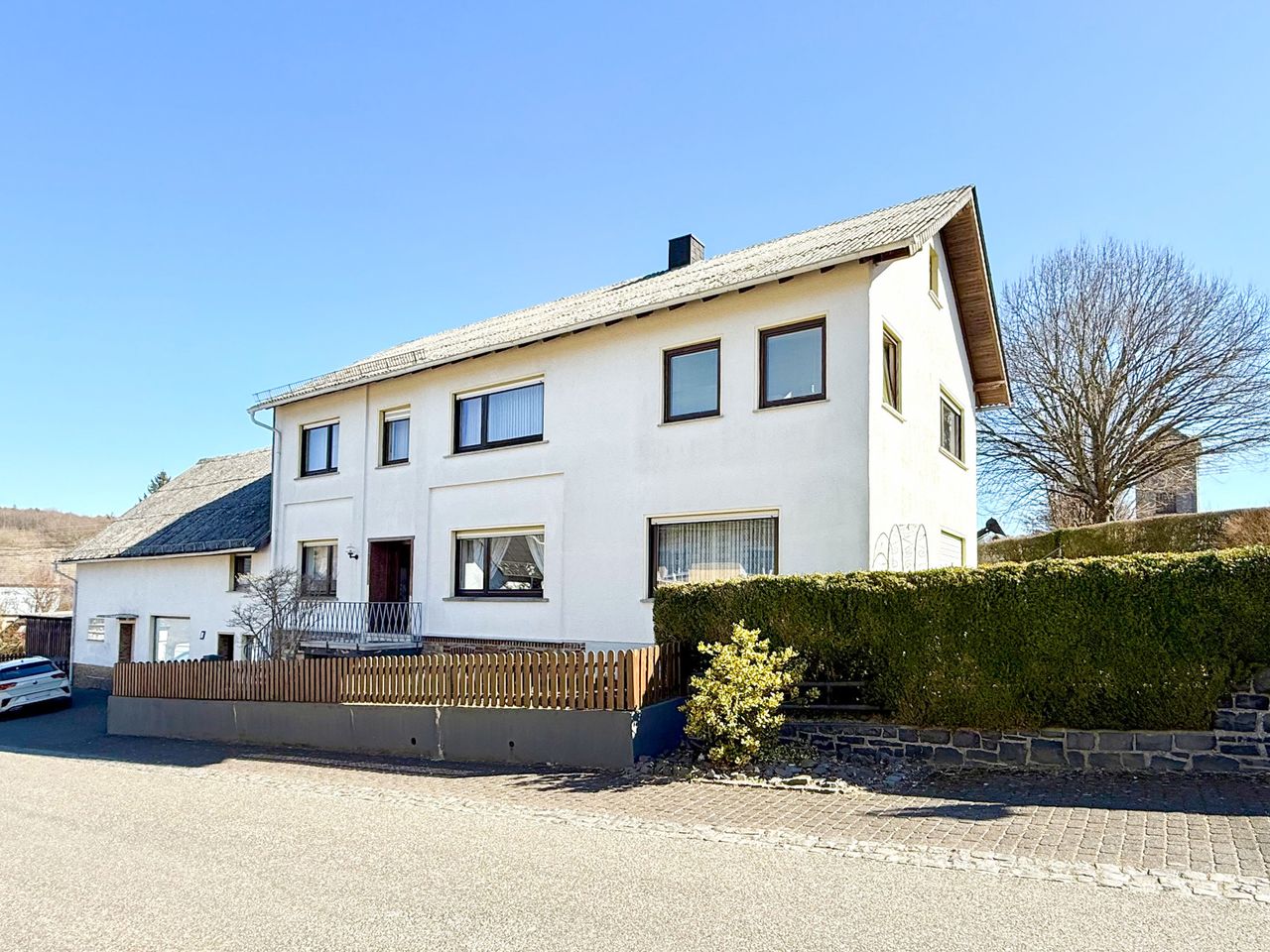 *RESERVIERT* Viel Potential: Großes Wohnhaus mit ehem. Ladenlokal –  Wohnen oder als Anlage!