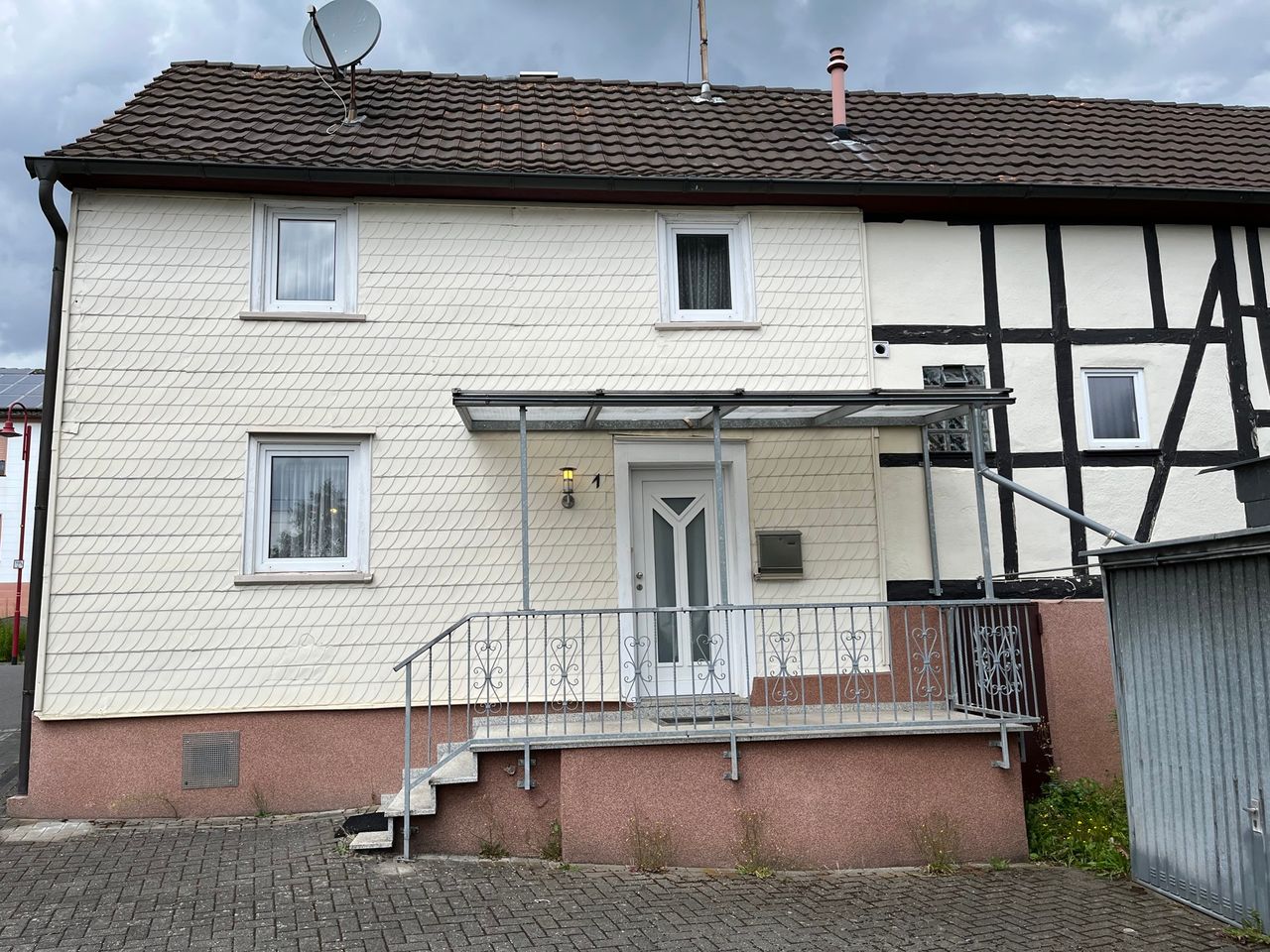 **PREISREDUZIERUNG** 
Solides Einfamilienhaus mit Gestaltungsspielraum in ruhiger Ortsrandlage!