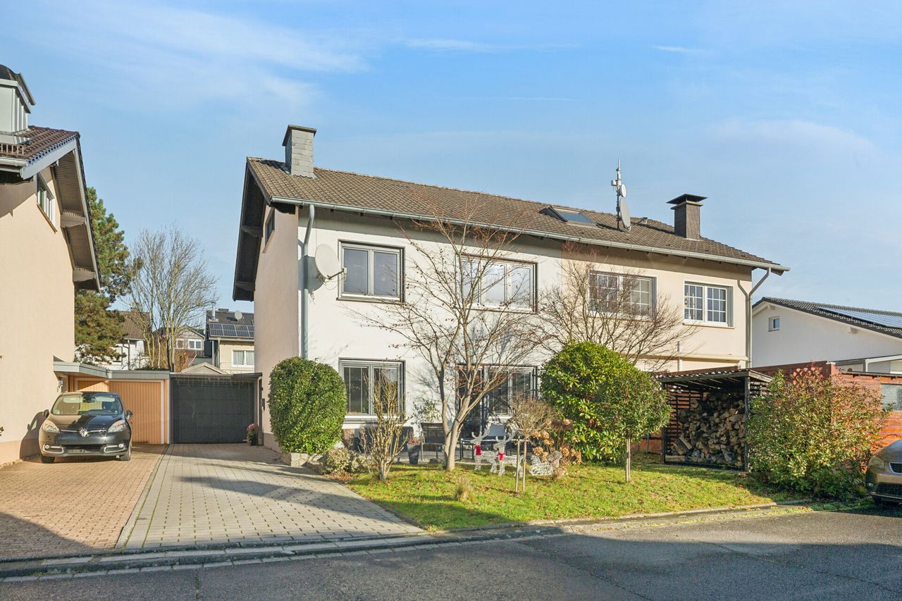 Modernisierte Doppelhaushälfte in ruhiger Wohnlage mit Garten