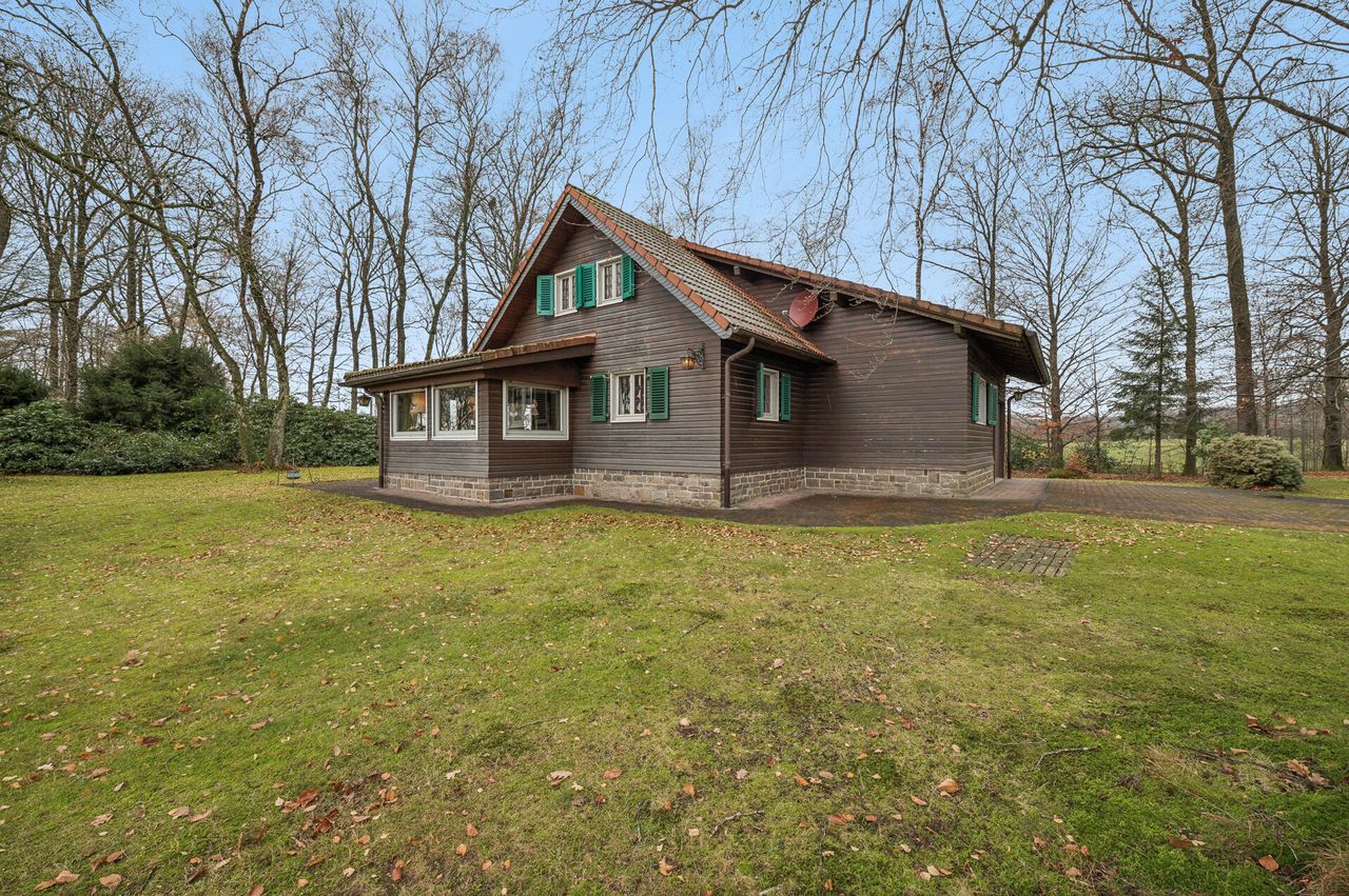 Wohntraum im Grünen – charmantes Haus mit Historie auf ca. 30.000 m² Grundstück in Alleinlage