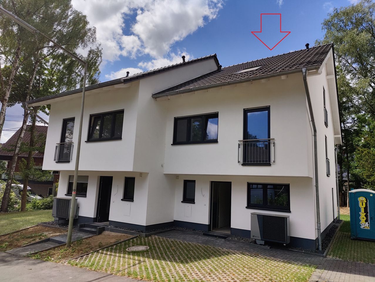 Schlüsselfertiger und energieeffizienter Neubau als DHH in idyllischer Lage!