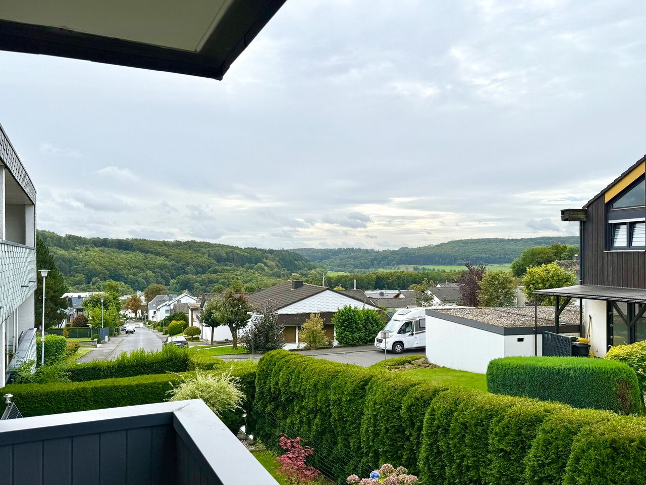 Top gepflegte 2 Zimmer Eigentumswohnung mit Balkon & Fernblick!