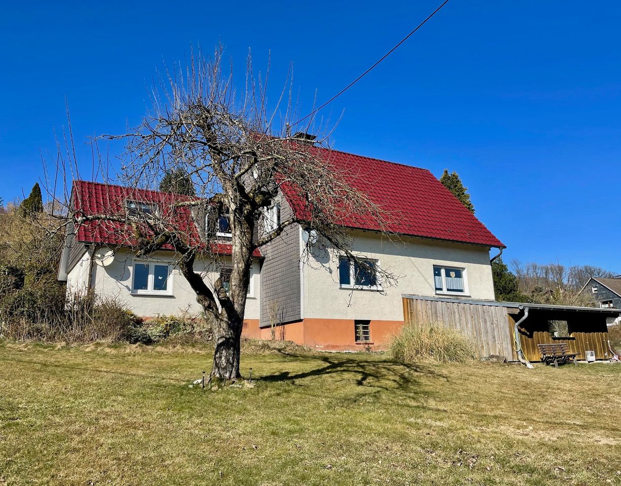 Freistehendes Ein-/Zweifamilienhaus auf weitläufigem Grundstück – mit viel Potenzial!