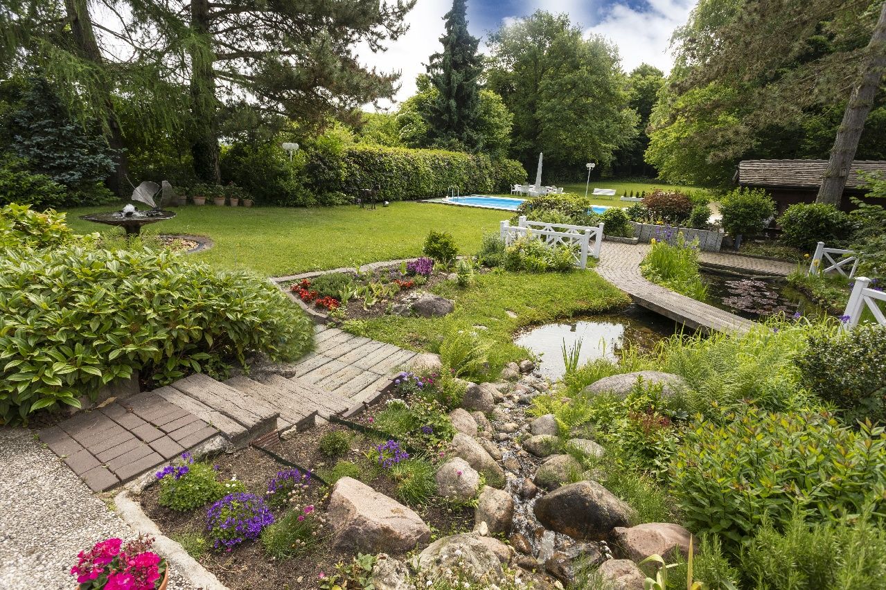 Ca. 480 m² Nutzfläche zzgl. 300 m² Keller