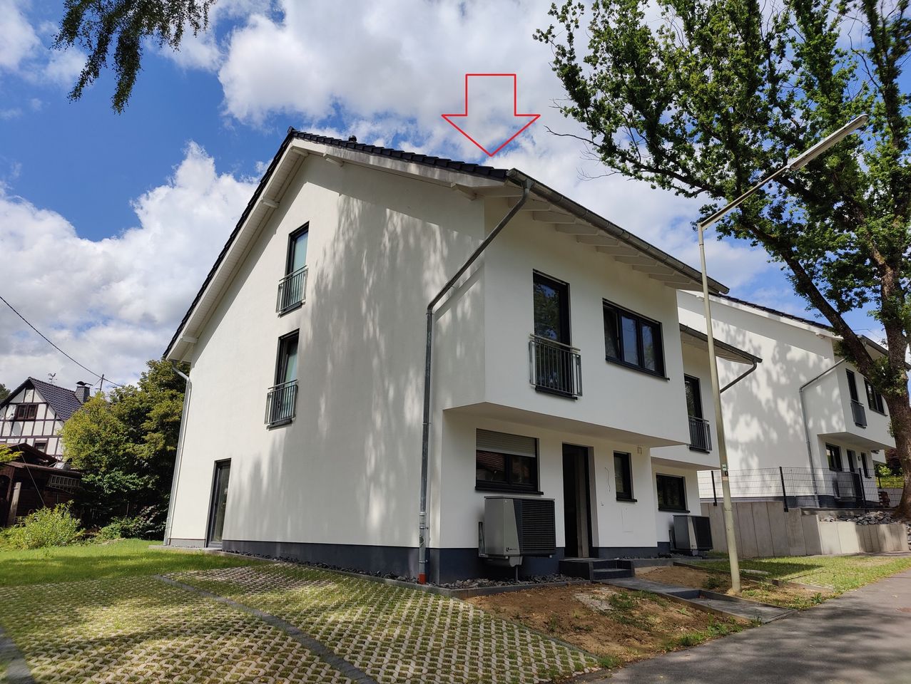 Schlüsselfertiger und energieeffizienter Neubau als DHH in idyllischer Lage!