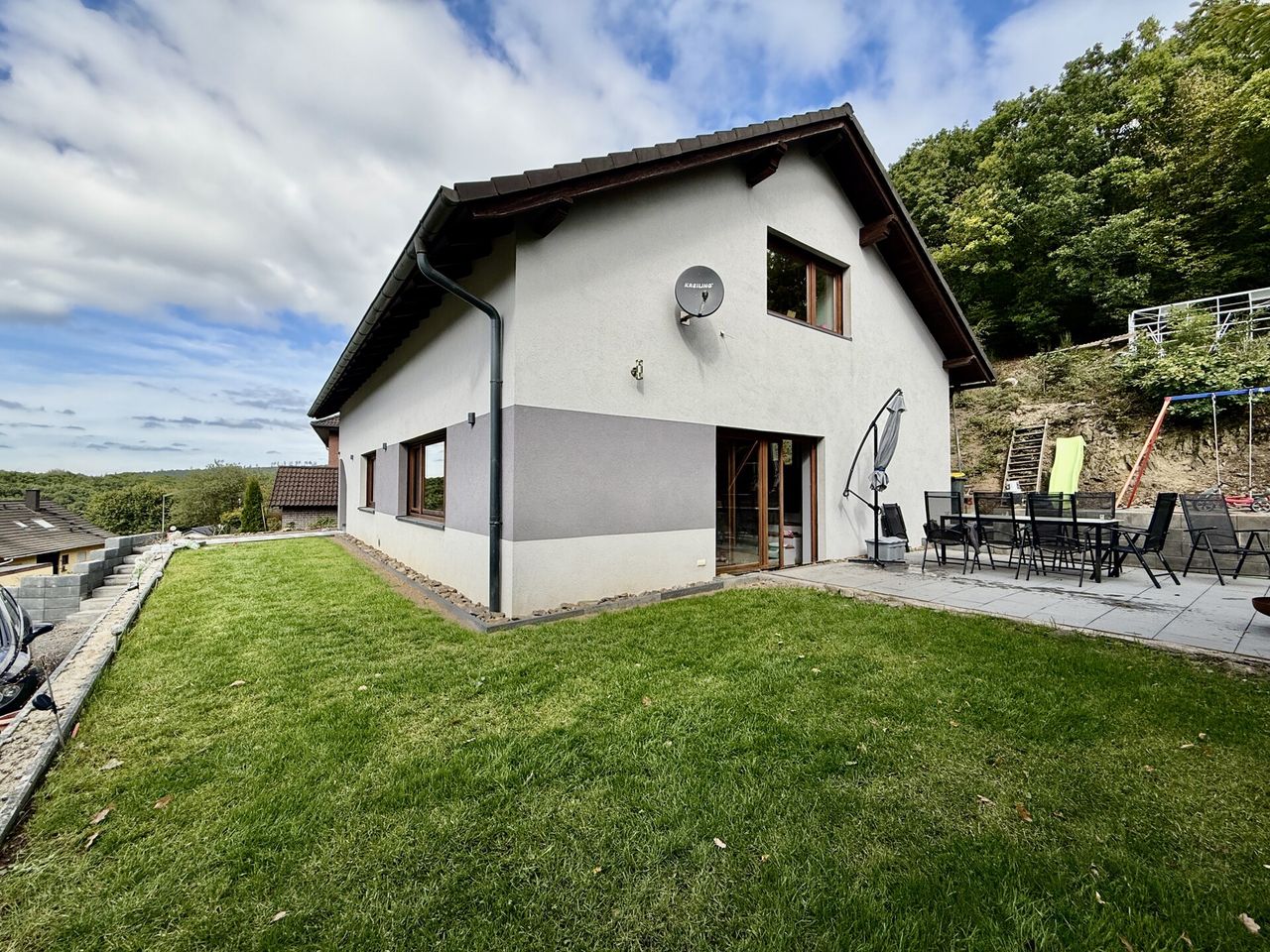 Familienidylle in Grünebach – Ihr modernes Zuhause mit Platz zum Wohlfühlen!
