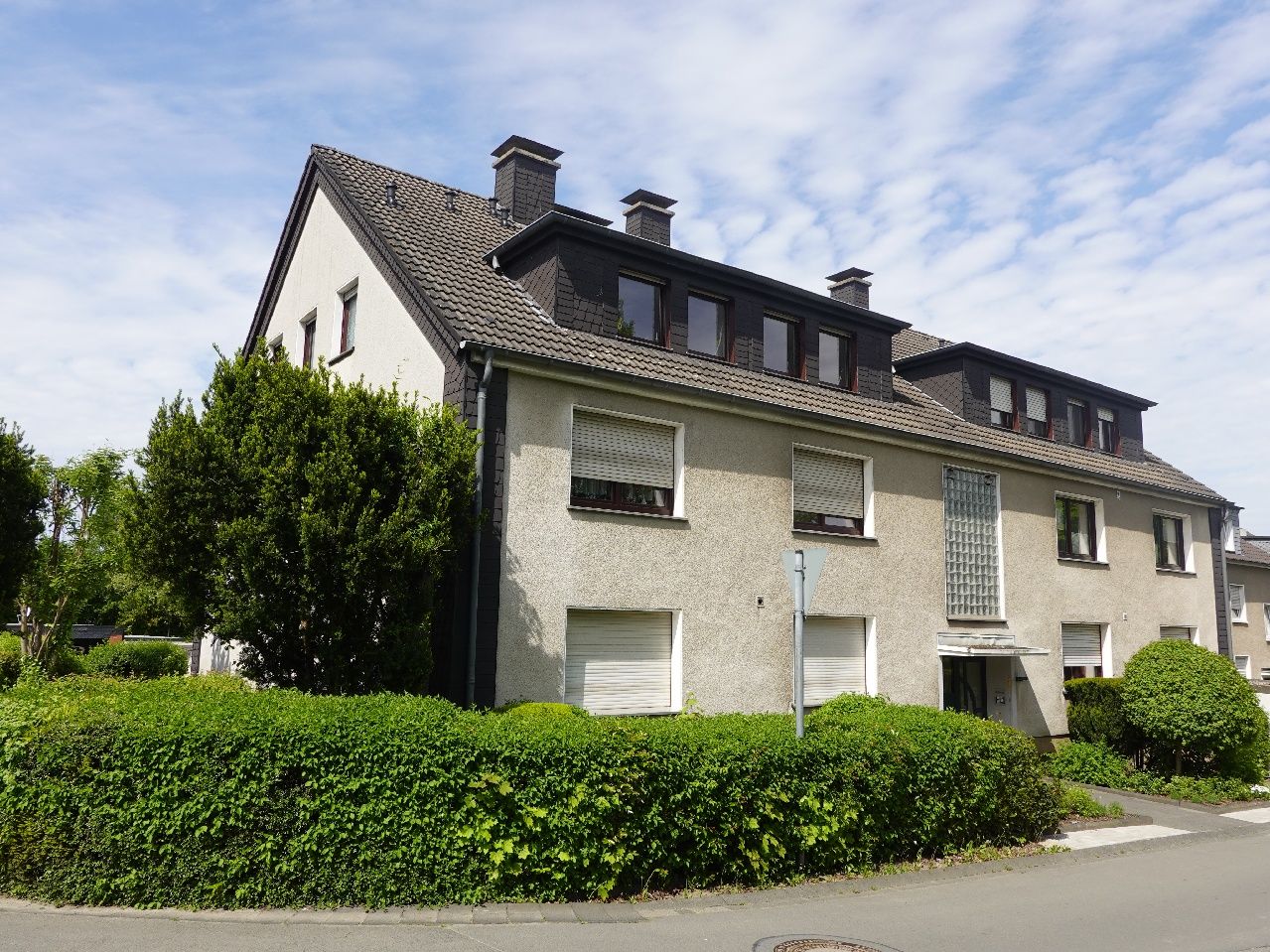 Hausrückansicht + Garagen