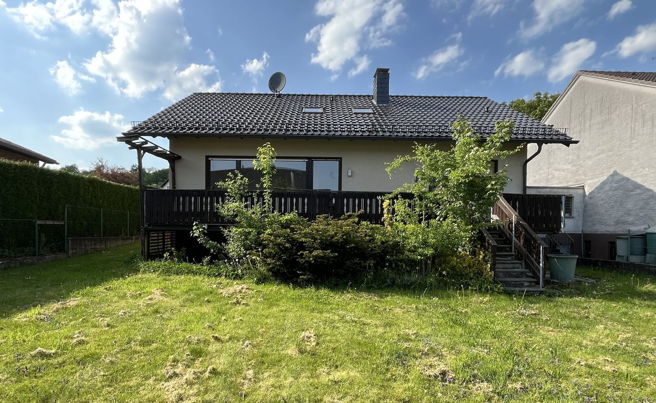 großzügiges, freistehendes Einfamilienhaus mit viel Potenzial in schöner Wohnlage von Lohmar