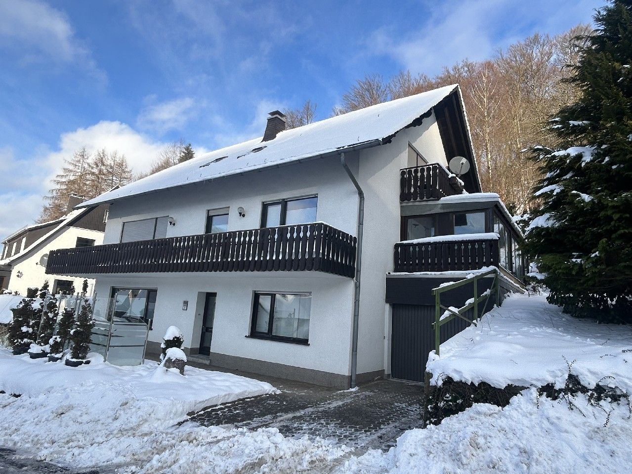 Straßenansicht Sommer