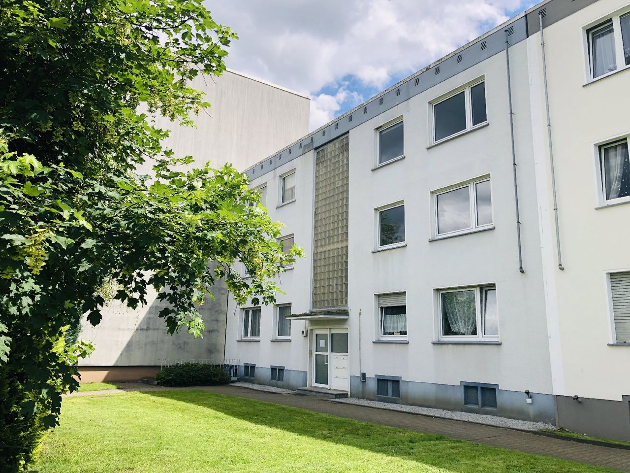 Renovierte, vermietete Wohnung mit Balkon in City Nähe