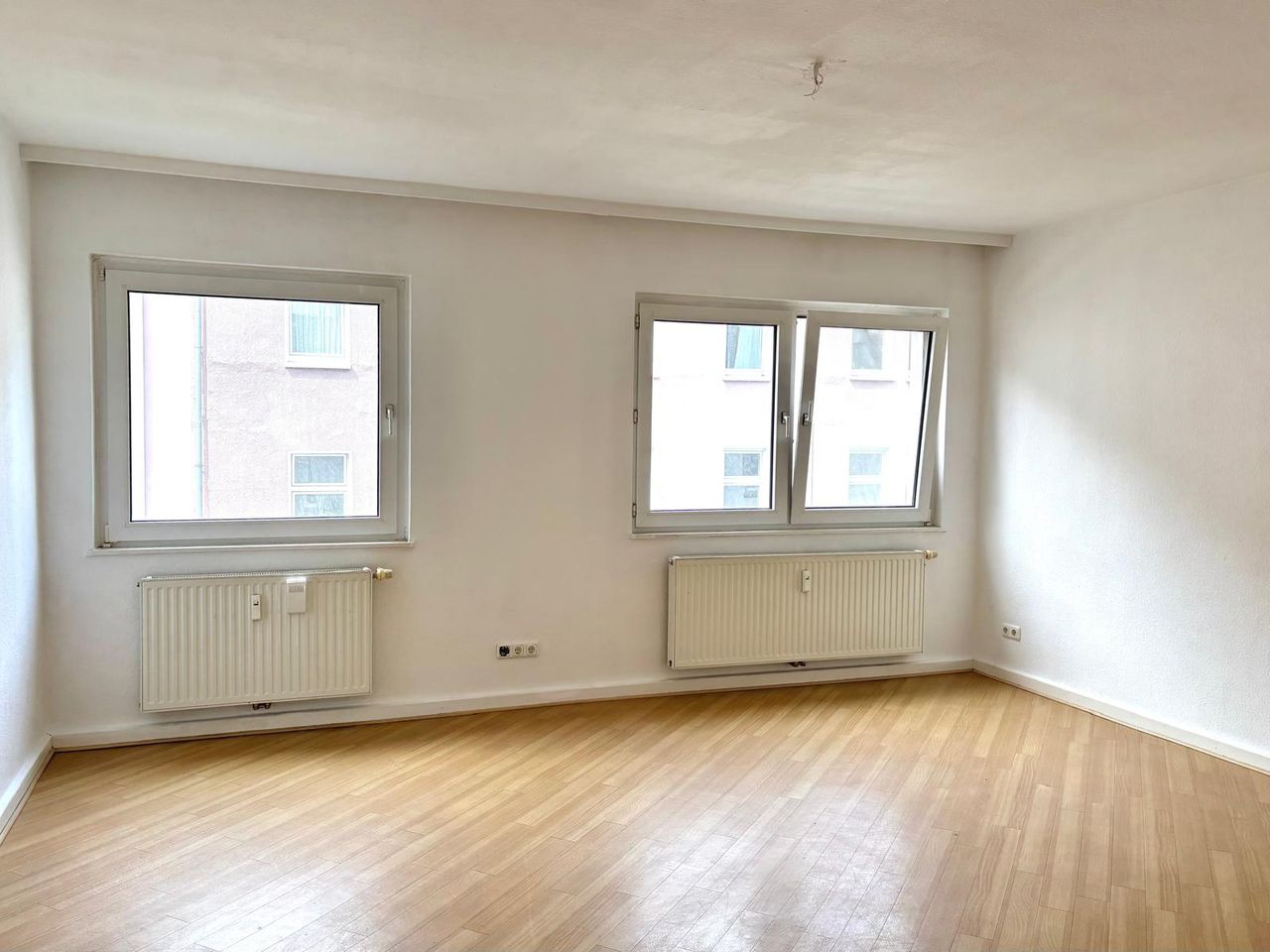 Helle 2-Zimmer Wohnung mit Balkon – Annastraße