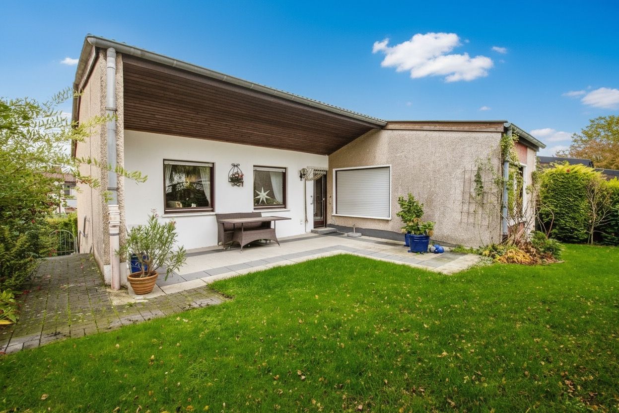 Einfamilienhaus mit Einliegerwohnung und Garage Unna-Massen