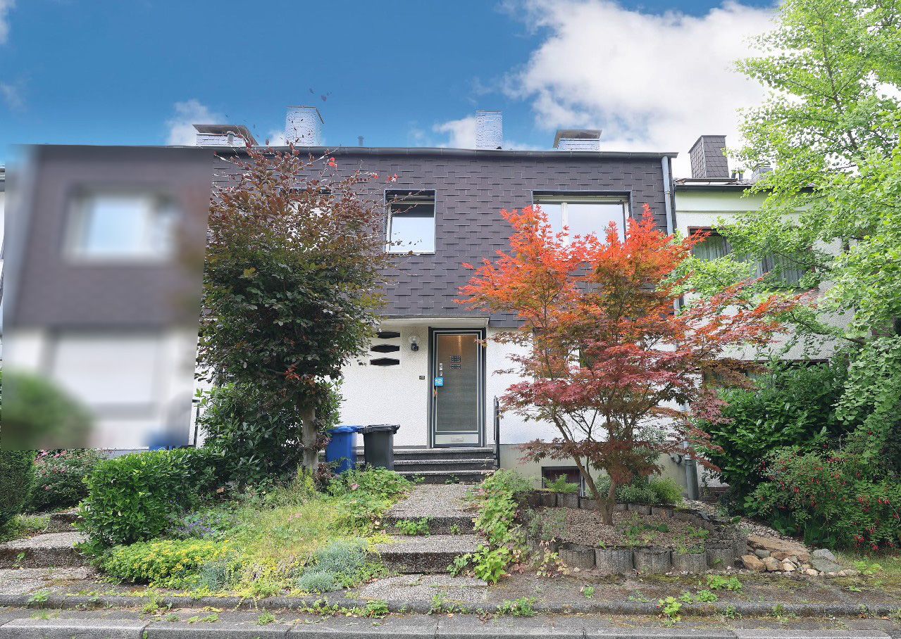 NEU in Schlebusch: Modernisierungsbedürftiges Reihenmittelhaus in Top-Wohnlage