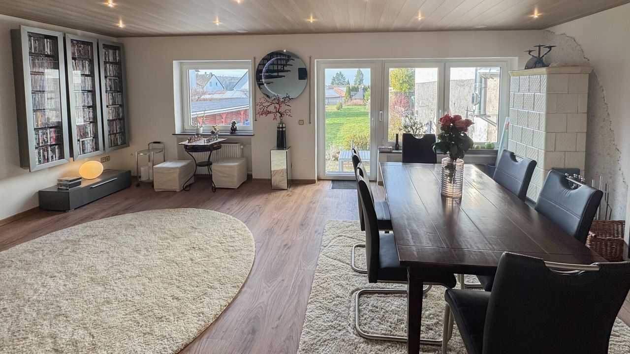 Zwei sanierte Einfamilienhäuser und Einliegerwohnung auf großem Grundstück in Weilburg-Ortsteil!