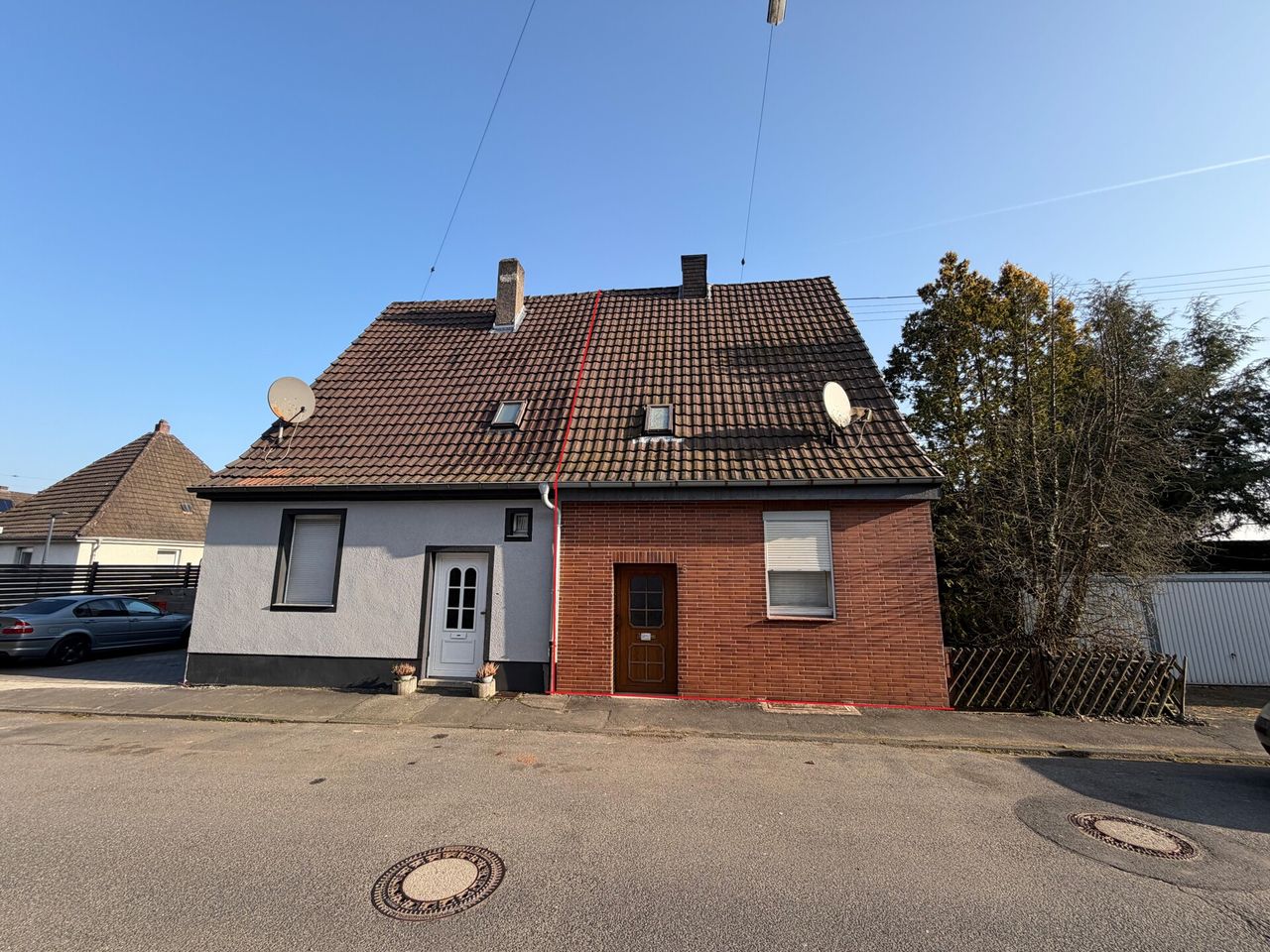 Doppelhaushälfte von 1925 mit viel Potenzial – inklusive 2 Garagen!