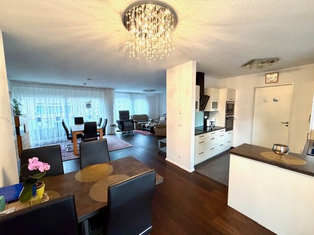 4-Zimmer-Stadtwohnung mit Aufzug, Einbauküche, 2 Balkonen  und  Garage