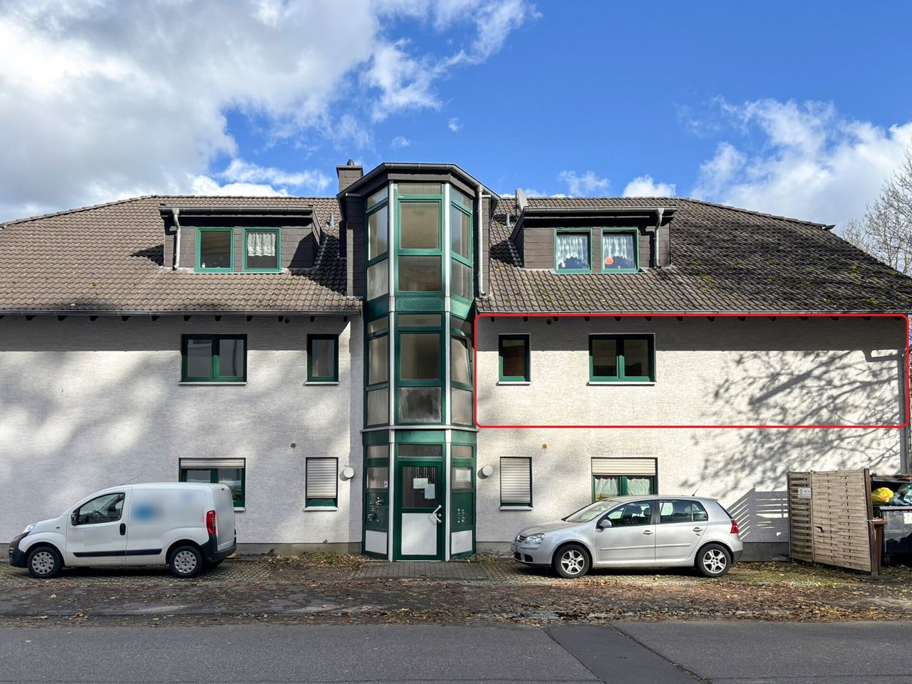 Renovierungsbedürftige Eigentumswohnung mit zwei Balkonen und Stellplatz in zentraler Lage!