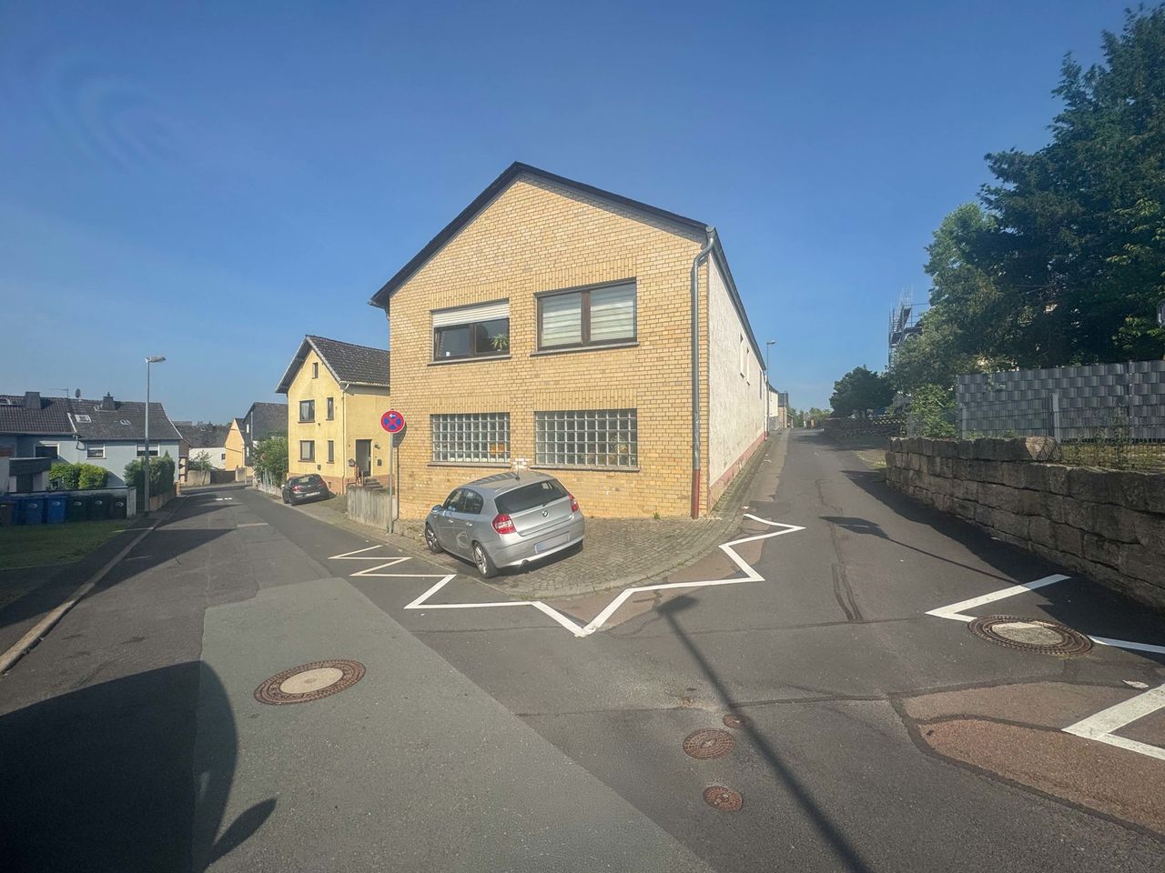 Solides 5 Parteienhaus mit Gewerbehalle in guter Lage vor Limburg a. d. Lahn!