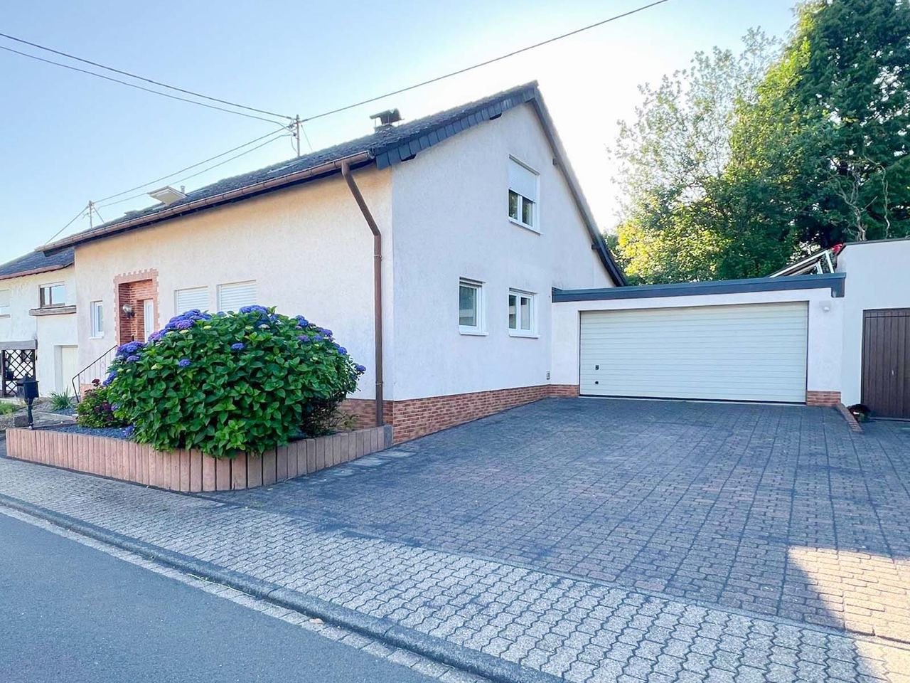 Attraktives, gepflegtes Wohnhaus in ruhiger Lage nahe Anhausen – Einziehen und Wohlfühlen!
