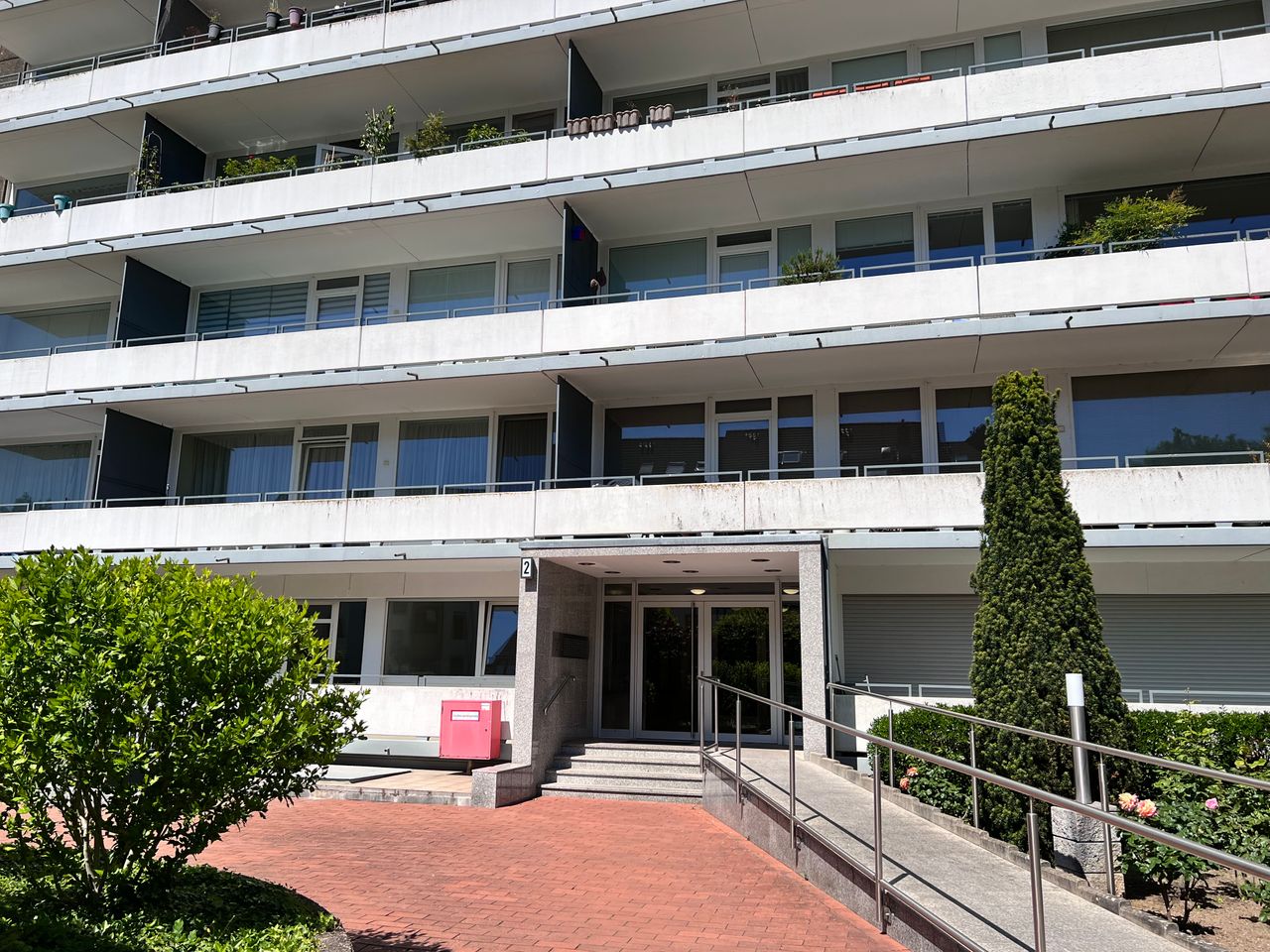 Sanierungsbedürftige Wohnung im 8. OG in Refrath